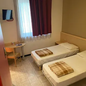 hotel-mazzini.hotelslidodijesolo.com/
